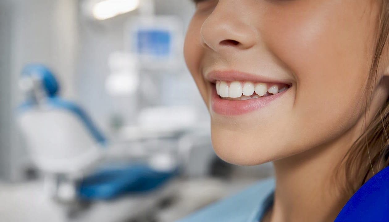 Primul consult la 6–7 ani: când pui aparat dentar și ce urmează