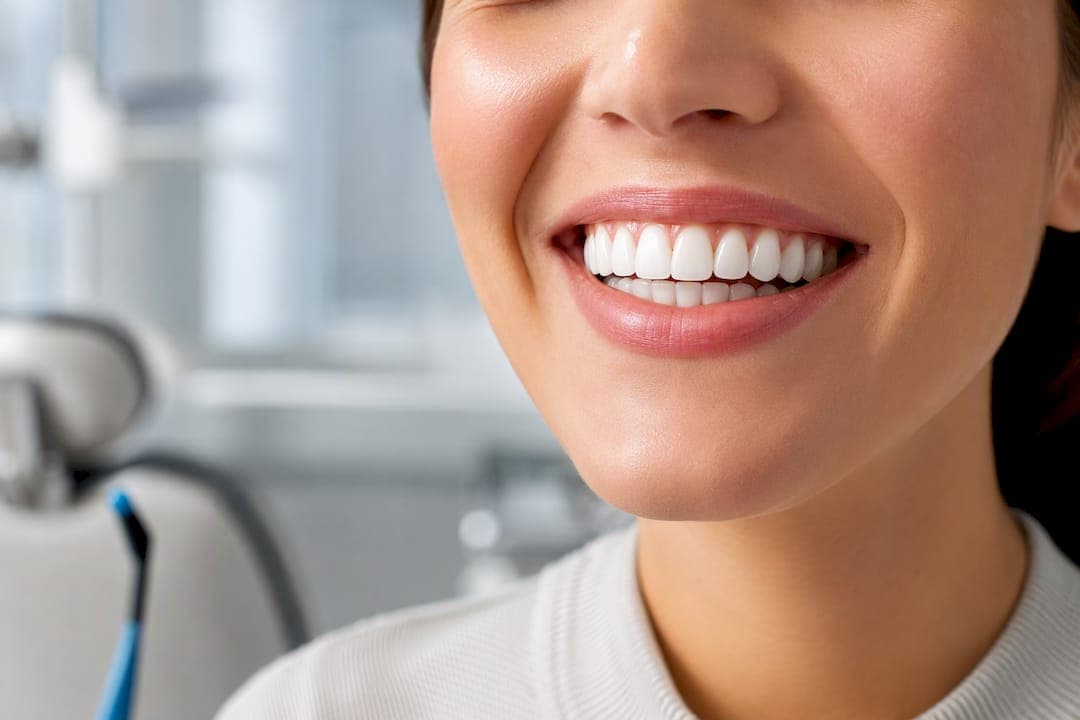 4.000–10.000 RON: aparat dentar în rate în România fără surprize