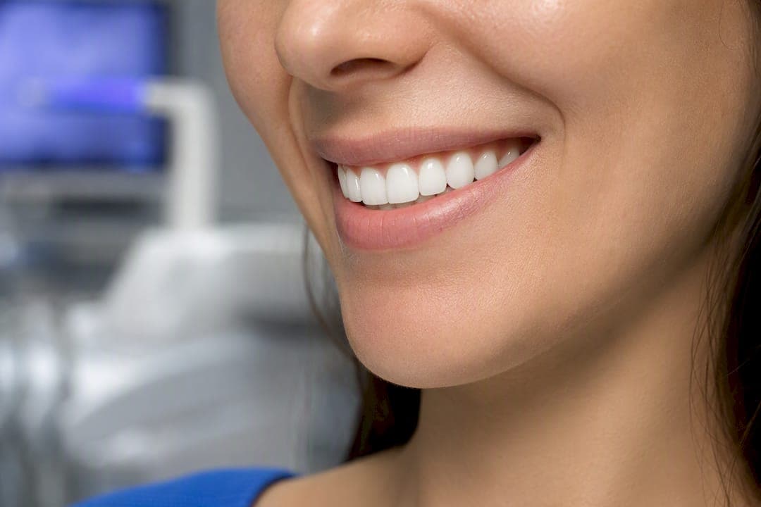 Cât costă un tratament endodontic la microscop în București